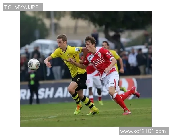 标准列日与巴拉城的激烈对决揭示了足球战术的博弈与球队实力的较量